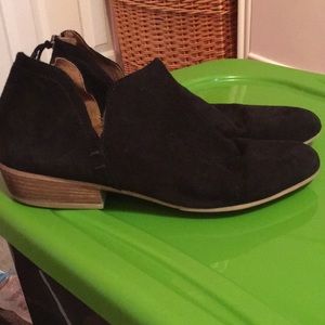 Kenneth Cole New York black booties